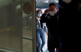 AVM’de mağazadan giysi hırsızlığı