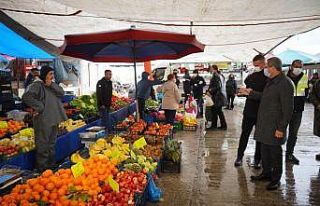 Ayvalık’ta Başkan Ergin’den Sarımsaklı pazaryeri...