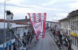 Ayvalık’ta liderlik hedefi ilçeyi bayraklarla...