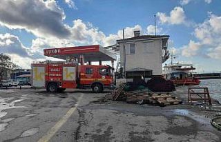 Azeri personel kopan halatın çarpması sonucu denize...