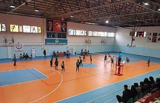 Bağlar Belediyesi’nden liseli voleybolculara tesis...