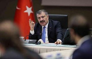 Bakan Koca asistan hekimlerle buluştu