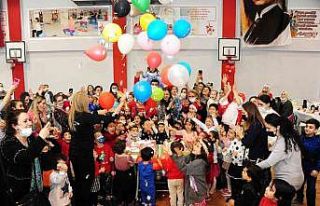 Balçovalı miniklere yeni yıl eğlencesi