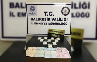 Balıkesir’de polis operasyonunda 256 gram metamfetamin...