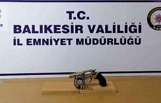 Balıkesir’de yakalanan 43 şüpheliden 14’ü...
