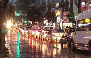 Bandırma’da on beş dakikalık kuvvetli yağış...