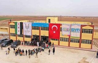 Barış Pınarı bölgesinde yenilenen bir okul törenle...