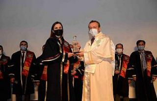 Başarılı akademisyenlere ödül