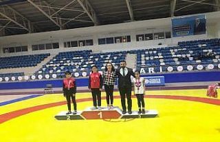 Başkan Arslan güreş turnuvası ödül törenine...