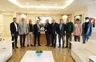 Başkan Böcek’ten Şampiyon raftingcilere destek