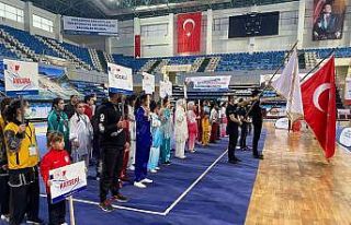 Başkan Büyükkılıç minik şampiyonu tebrik etti