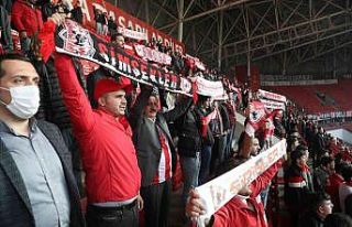 Başkan Deveci’den Samsunspor’a tribünden destek