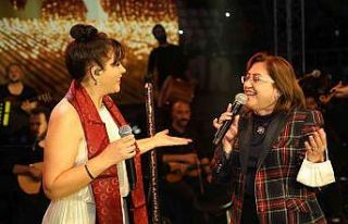 Başkan Fatma Şahin, Zara ile düet yaptı