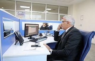 Başkan Güder, Çağrı Merkezi’nde telefonları...