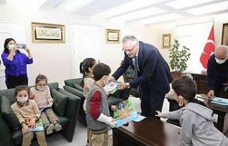 Başkan Hamit Kılıç minik yürekleri ağırladı