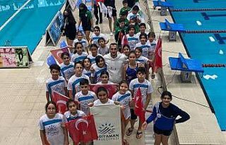 Başkan Kılınç, yüzmede dereceye giren sporcuları...