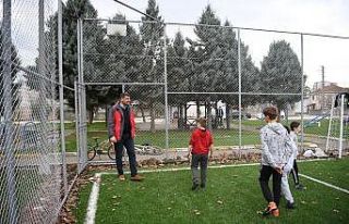 Başkan Kocaman, çocuklarla birlikte futbol oynadı