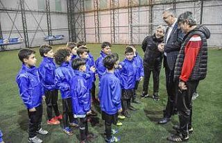 Başkan Özkan’dan altyapı sporcularına sürpriz...
