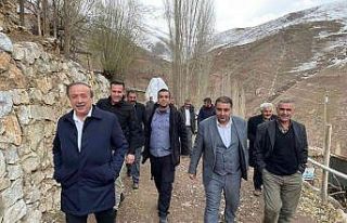 Başkan Sabırlı ve Arvas kapı kapı dolaşıyor