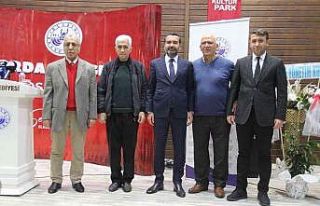 Başkan Şerifoğulları, sporun emektarlarıyla bir...