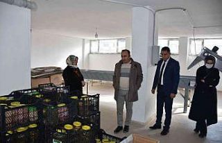 Başkan Sülük’ten turşu atölyesinde inceleme