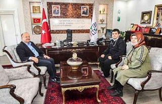 Başkan Tavlı, kendisi ile tanışmak isteyen otizmli...