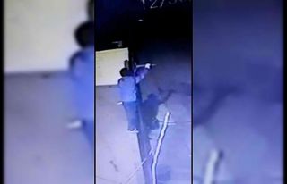 Batman’da duvardan tırmanan hırsız internet kablosunu...