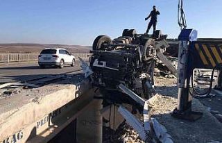 Batman’da köprüden uçan tır askıda kaldı:...