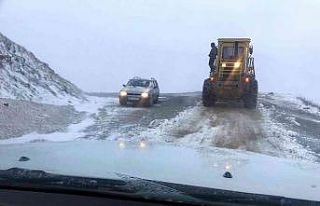Bayburt’un yüksek kesimlerinde kar yağışı etkili...