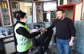 Bayraklı Belediyesinden berberlere can suyu