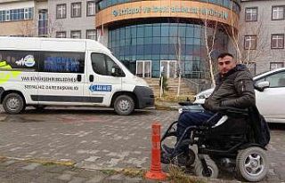 Bedensel engelli üniversite öğrencisi artık derslerine...