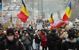 Belçika’da Covid-19 kısıtlamaları protesto edildi:...