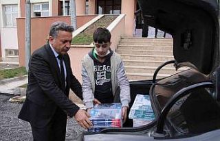 Belediye başkanı öğrenciler için makam aracıyla...