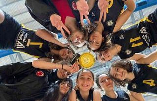 Belediye Kız Voleybol Takımı’nın başarısı