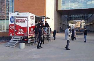 Belediye’nin sıcak çorba ikramı taktir topluyor