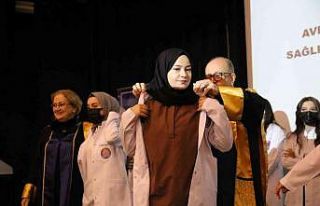Beyaz önlüklerini törenle giydiler