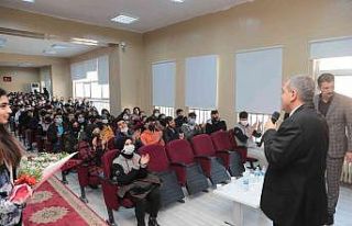 Beyazgül öğrencilerle bir araya geldi