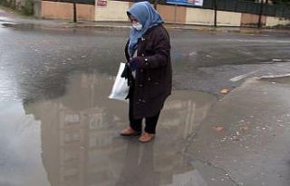 Beylikdüzü’nde yollar göle döndü, vatandaş...