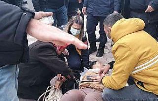 Bıçaklanan kadını ölümden jandarma kurtardı