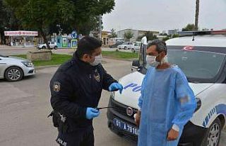 Bıçaklanan yaralı hastaneden kaçtı, hasta önlüğüyle...