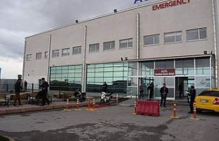 Bıçaklı saldırgan 2 kişiyi yaraladı