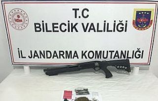 Bilecik’teki ev baskınında uyuşturucu madde ve...