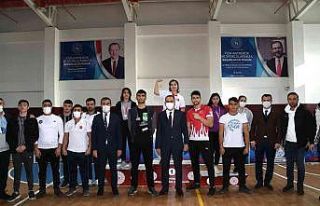 Bilek güreşi yarışmaları sona erdi