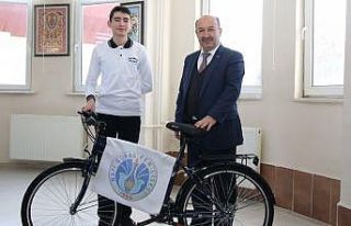 Bilgi Yarışmasında Türkiye ikincisi olan Kütahyalı...