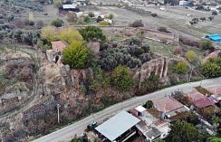 Bir zamanlar koyun ağılı olarak kullanılıyordu,...