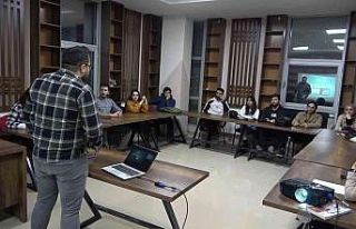 Bitlisli gençlere ’Temel Fotoğrafçılık’ eğitimi