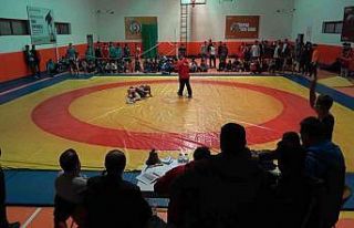 Bitlis’te ’Okullar Arası Güreş Müsabakaları’...