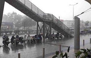 Bodrum’da sağanak yağış etkili oluyor