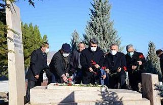 Bozlak ustası Muharrem Ertaş, mezarı başında...