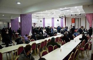 Bu kuyruğun sebebi düğün salonu kiralamak için